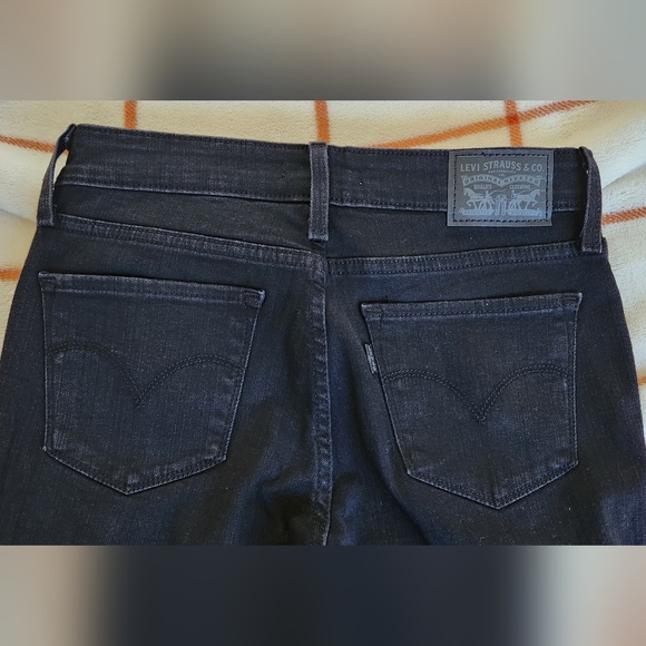 Levi's 711 Skinny Black Destressed Jeans Size 26 - Picture 2 of 7